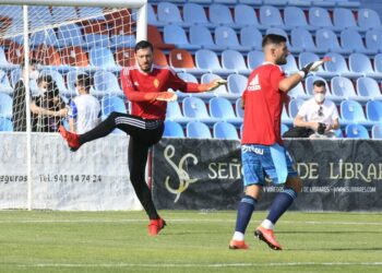 Cristian y Ratón calentando durante un partido de pretemporada